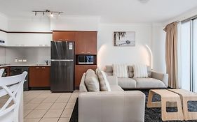 Towers Of Chevron - Private Apartments